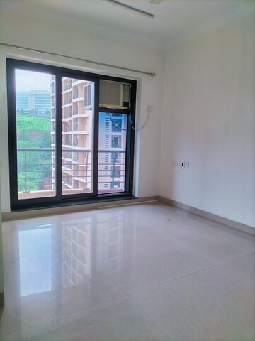Room in 3 BHK Apartment at K Raheja Raheja Residency, Malad East – for Rent
