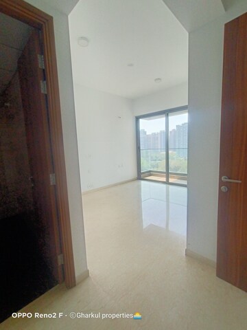 Room in 2 BHK Apartment at Kalpataru Immensa, Kolshet Road – for Sale