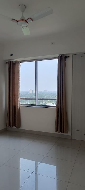 Room in 3 BHK Apartment at Godrej Seven, Joka – for Rent