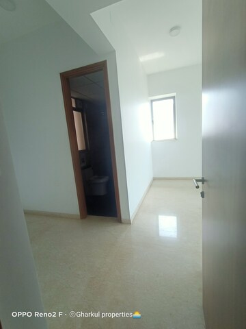 Room in 2 BHK Apartment at Kalpataru Immensa, Kolshet Road – for Sale