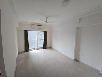 Room in 2 BHK Apartment at Santacruz West – for Rent