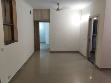 Room in 2 BHK Apartment at Unitech Uniworld Resorts-The Residences, Sector 33 – for Rent
