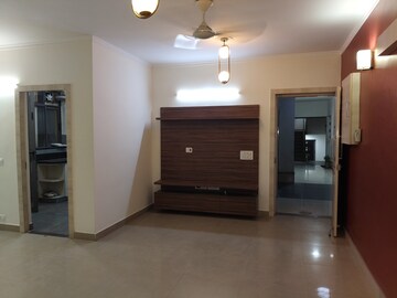 Room in 2 BHK Apartment at Unitech Uniworld Resorts-The Residences, Sector 33 – for Rent