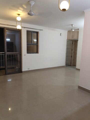 Room in 2 BHK Apartment at Unitech Uniworld Resorts-The Residences, Sector 33 – for Rent
