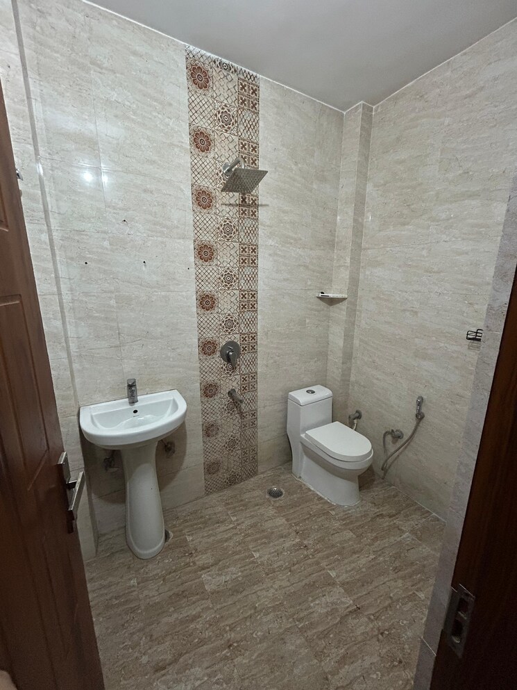Bathroom, gms road 3 Bedroom 1600 Sq.Ft. Builder Floor In Gms Road Dehradun 8904869