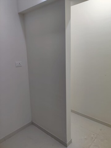 Room in 2 BHK Apartment at Lodha Amara, Kolshet Road – for Sale
