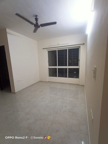 Room in 2 BHK Apartment at Lodha Amara, Kolshet Road – for Sale