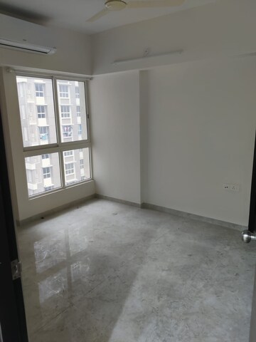 Room in 2 BHK Apartment at Lodha Amara, Kolshet Road – for Sale