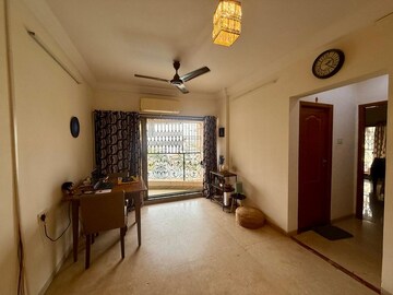 Room in 2 BHK Apartment at Santacruz West – for Rent