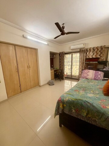 Bedroom in 2 BHK Apartment at Santacruz West – for Rent