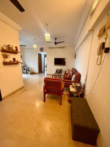 Living Room in 2 BHK Apartment at Santacruz West – for Rent