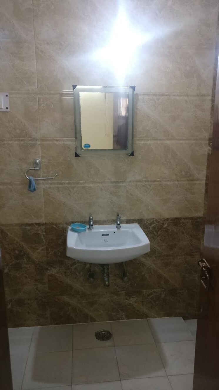 Bathroom, sector 10a 3 Bedroom 1800 Sq.Ft. Apartment In Sector 10a Gurgaon 8904908
