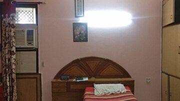 Furnished Amenities in 3 BHK Apartment at Sector 10a – for Rent