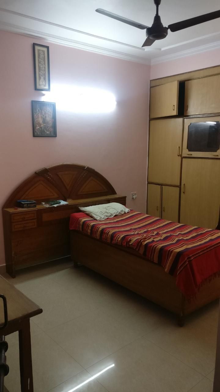 3 BHK + Servant Room Apartment For Rent in Sector 10A
