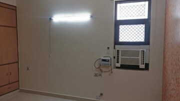 Room in 3 BHK Apartment at Sector 10a – for Rent