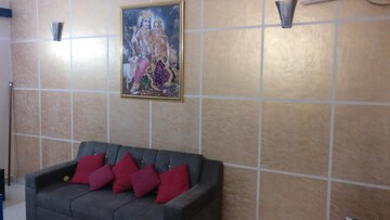Furnished Amenities in 3 BHK Apartment at Sector 10a – for Rent