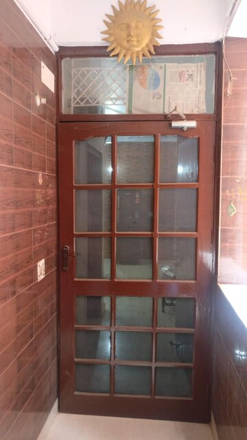 Furnished Amenities in 3 BHK Apartment at Sector 10a – for Rent
