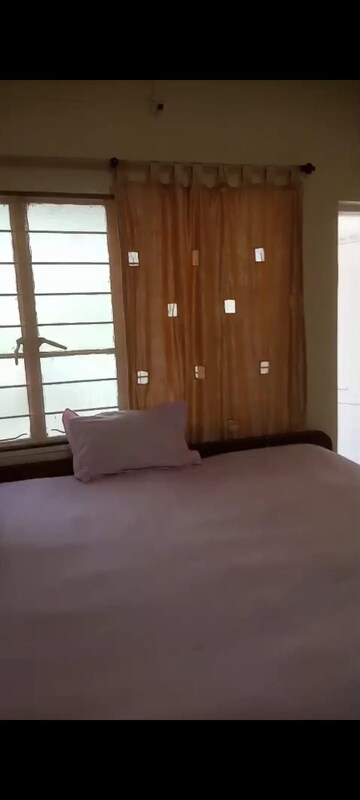 Room in 2 BHK Builder Floor at Vishrant Society, Vishrantwadi – for Rent