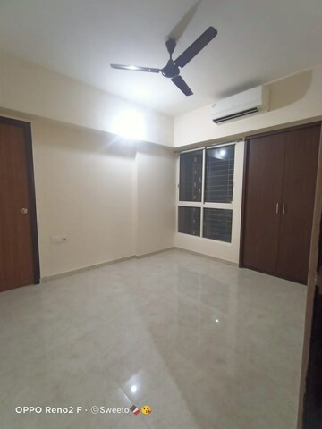 Room in 2 BHK Apartment at Lodha Amara, Kolshet Road – for Sale