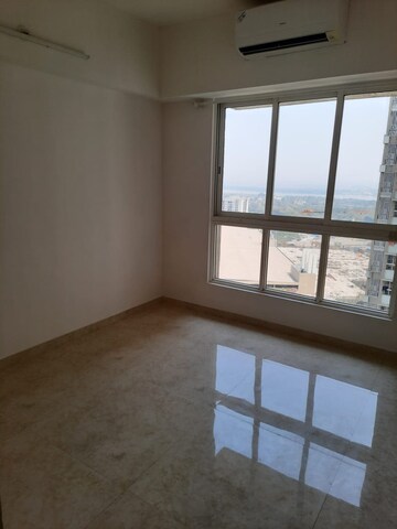 Room in 1 BHK Apartment at Lodha Amara, Kolshet Road – for Sale