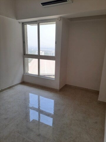Room in 1 BHK Apartment at Lodha Amara, Kolshet Road – for Sale