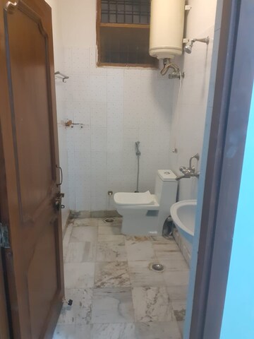 Bathroom in 3 BHK Apartment at Uppal Southend, Sector 49 – for Rent