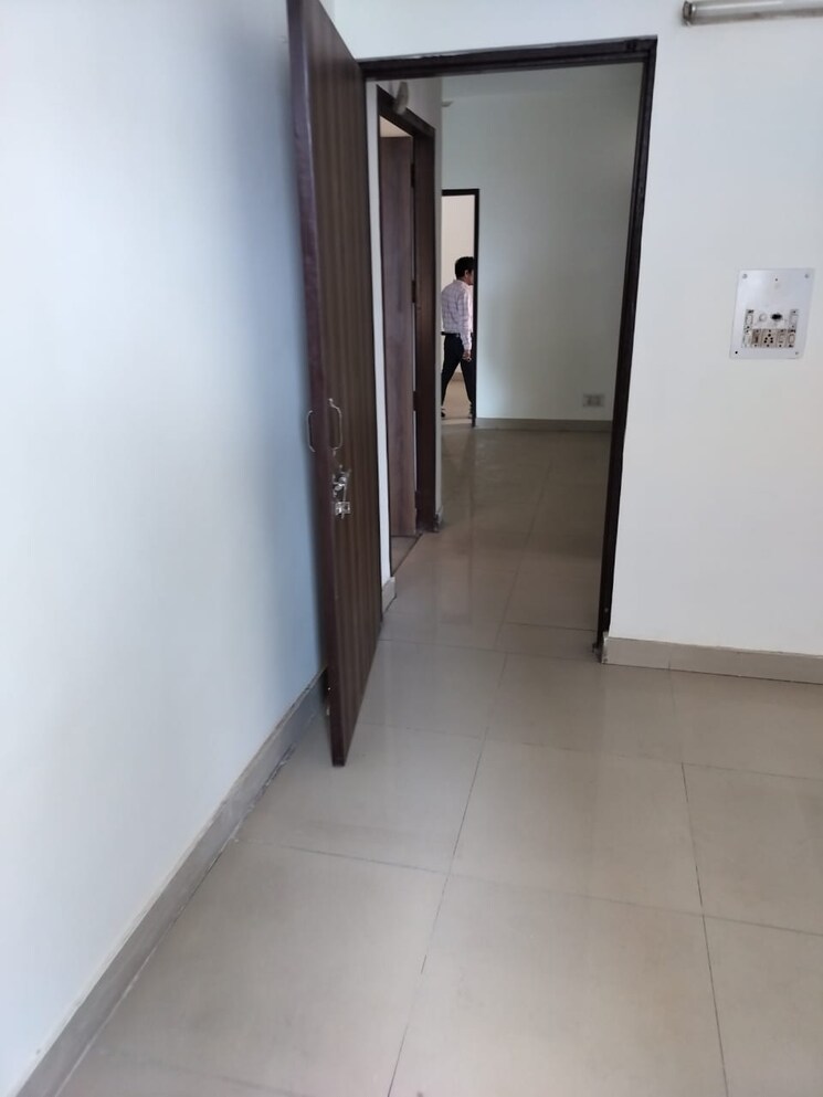 Room, vasundhara enclave 3 Bedroom 1500 Sq.Ft. Apartment In Vasundhara Enclave Delhi 8904951
