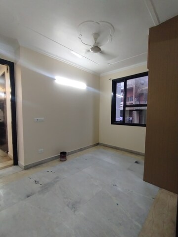 Room in 3 BHK Builder Floor at Chittaranjan Park – for Rent
