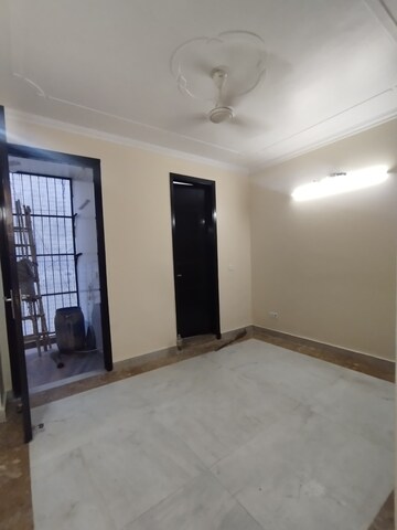 Room in 3 BHK Builder Floor at Chittaranjan Park – for Rent
