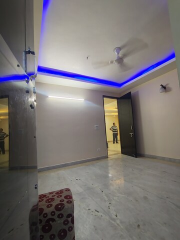 Room in 3 BHK Builder Floor at Chittaranjan Park – for Rent