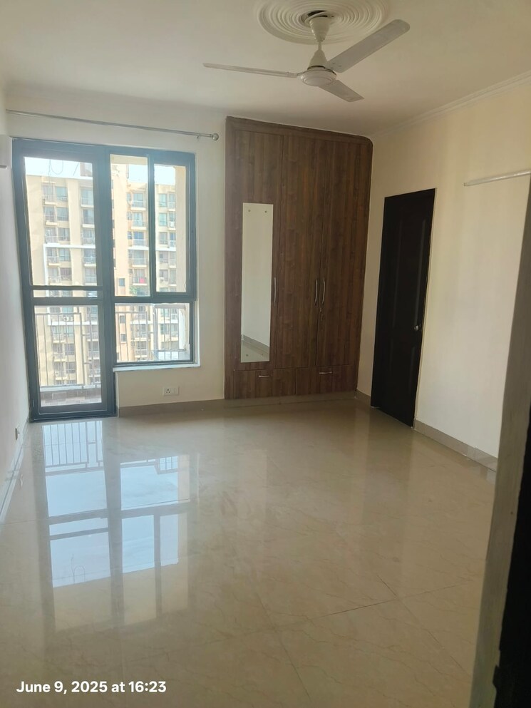 Room, unitech-uniworld-gardens-2 3 Bedroom 1288 Sq.Ft. Apartment In Sector 47 Gurgaon 8904974