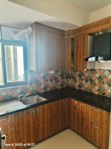 3 BHK Apartment For Rent in Unitech Uniworld Gardens 2, Sector 47