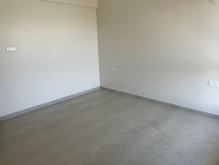 Room, dosti-west-county-phase-4-dosti-pine 1.5 Bedroom 558 Sq.Ft. Apartment In Balkum Pada Thane 8904973