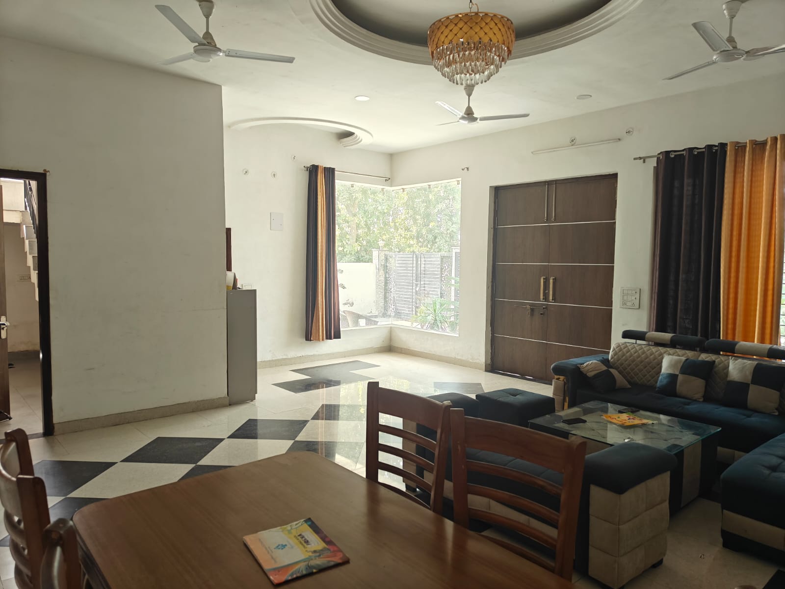 5 BHK + Extra Room Villa For Sale in Gnida 