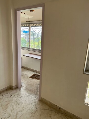 Room in 2 BHK Apartment at Juhu Sun N Sea CHS, Juhu – for Rent