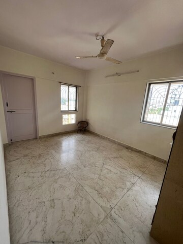 Room in 2 BHK Apartment at Juhu Sun N Sea CHS, Juhu – for Rent
