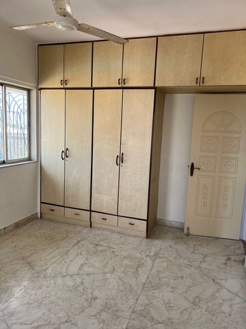 Room in 2 BHK Apartment at Juhu Sun N Sea CHS, Juhu – for Rent