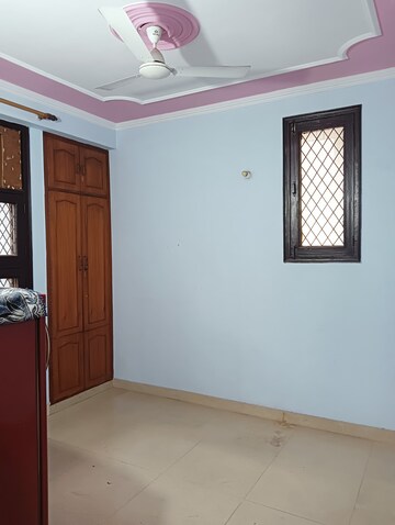 Room in 2 BHK Apartment at Purvanchal Panchahuli, Sector 61 – for Rent