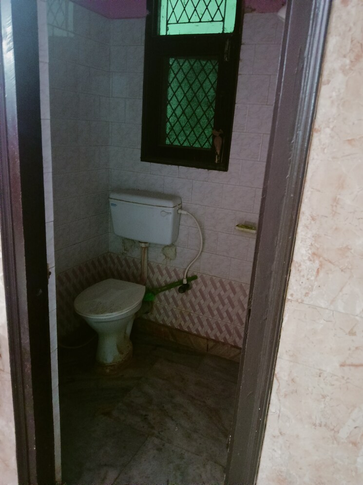 Bathroom, purvanchal-panchahuli 2 Bedroom 750 Sq.Ft. Apartment In Sector 61 Noida 8905027