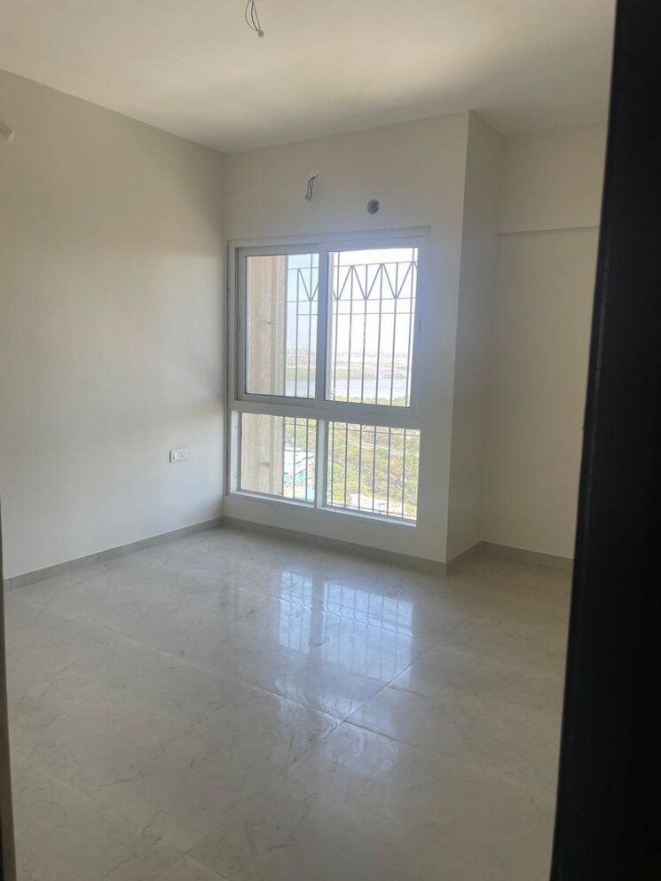 Room, dosti-west-county-phase-4-dosti-pine 1.5 Bedroom 558 Sq.Ft. Apartment In Balkum Pada Thane 8905023