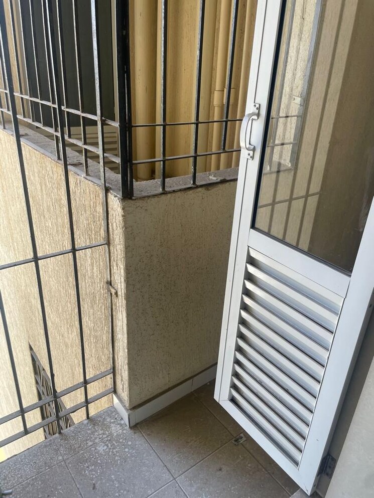 Balcony, dosti-west-county-phase-4-dosti-pine 1.5 Bedroom 558 Sq.Ft. Apartment In Balkum Pada Thane 8905023