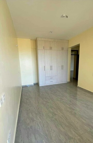 Room in 2 BHK Apartment at Redwoods CHS, Mulund West – for Sale