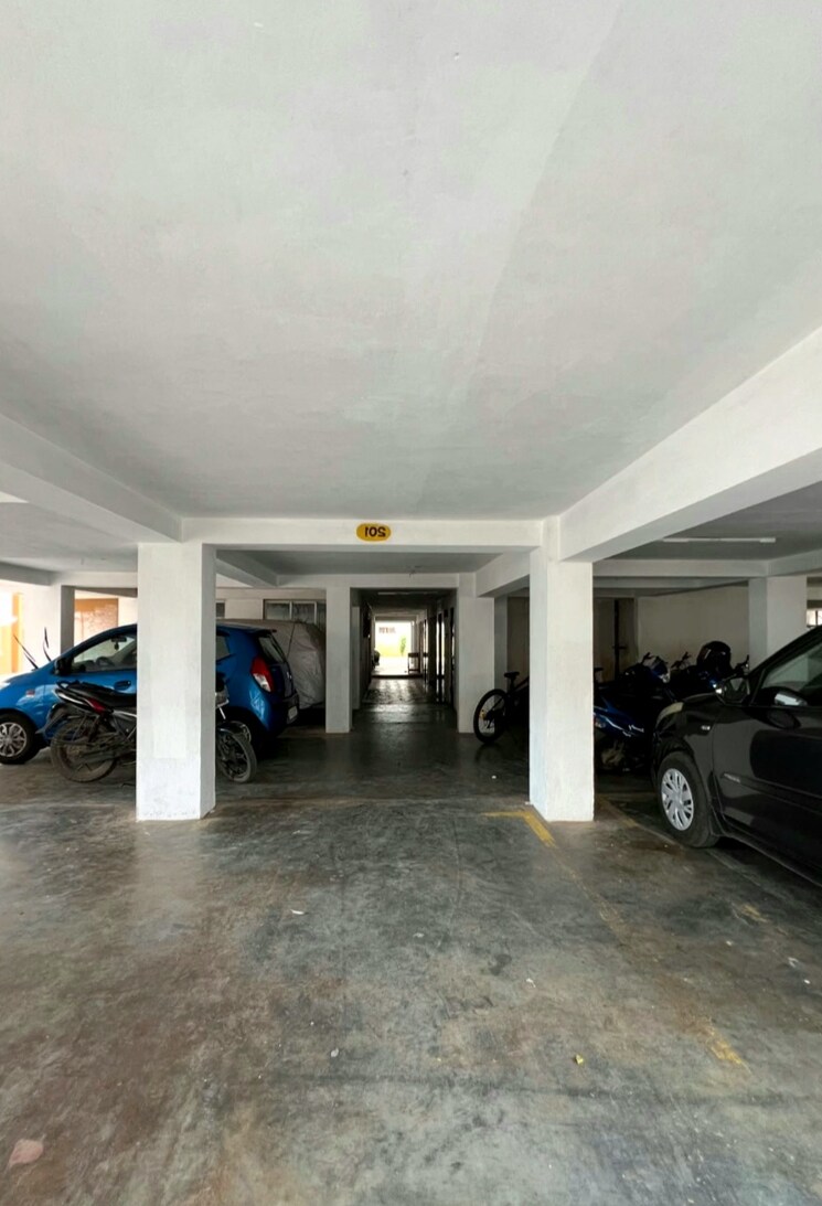  Parking, redwoods-chs 2 Bedroom 800 Sq.Ft. Apartment In Mulund West Mumbai 8905039