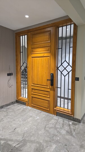 Room in 6+ BHK Independent House at Sector 19 – for Sale