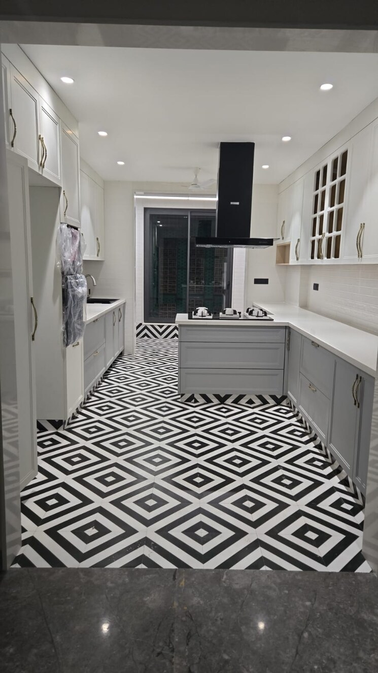 Balcony, sector 19 6+ Bedroom 200 Sq.Mt. Independent House In Sector 19 Noida 8905070