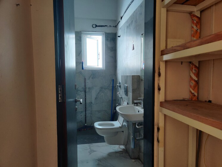 Washroom, senapati bapat road Commercial Office Space 1500 Sq.Ft. In Senapati Bapat Road Pune 8905065