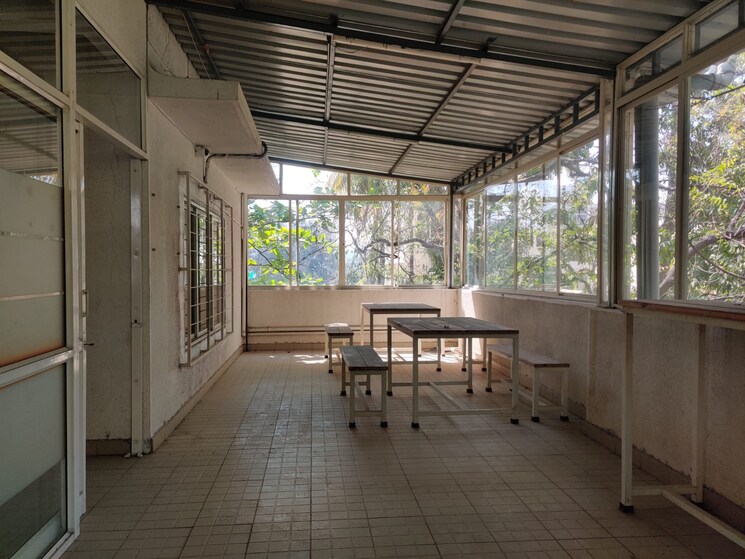  Parking, senapati bapat road Commercial Office Space 1500 Sq.Ft. In Senapati Bapat Road Pune 8905065