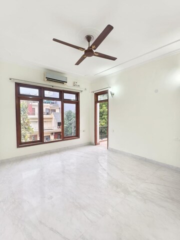 Room in 6+ BHK Independent House at Sector 19 – for Sale