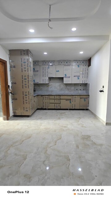 Kitchen in 3 BHK Builder Floor at Sector 73 – for Sale