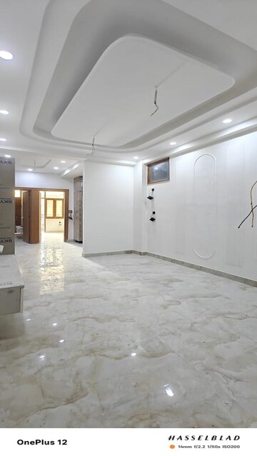 Building Lobby in 3 BHK Builder Floor at Sector 73 – for Sale